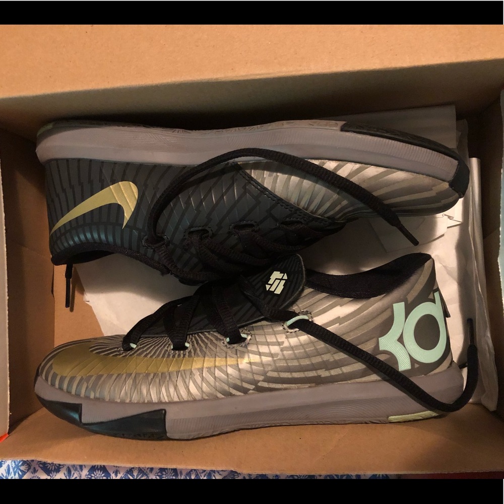 KD 6 SNEAKERS SIZE 3Y